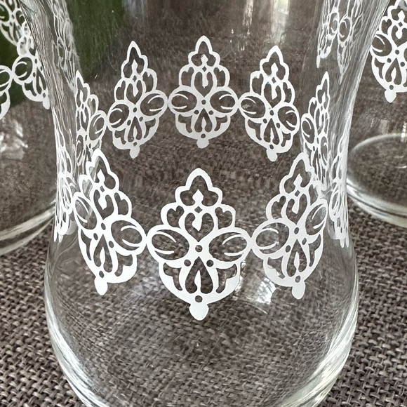 Vintage Mini Juice Glasses Tulip Bell Shaped  3 1/4”T - Picture 2 of 3